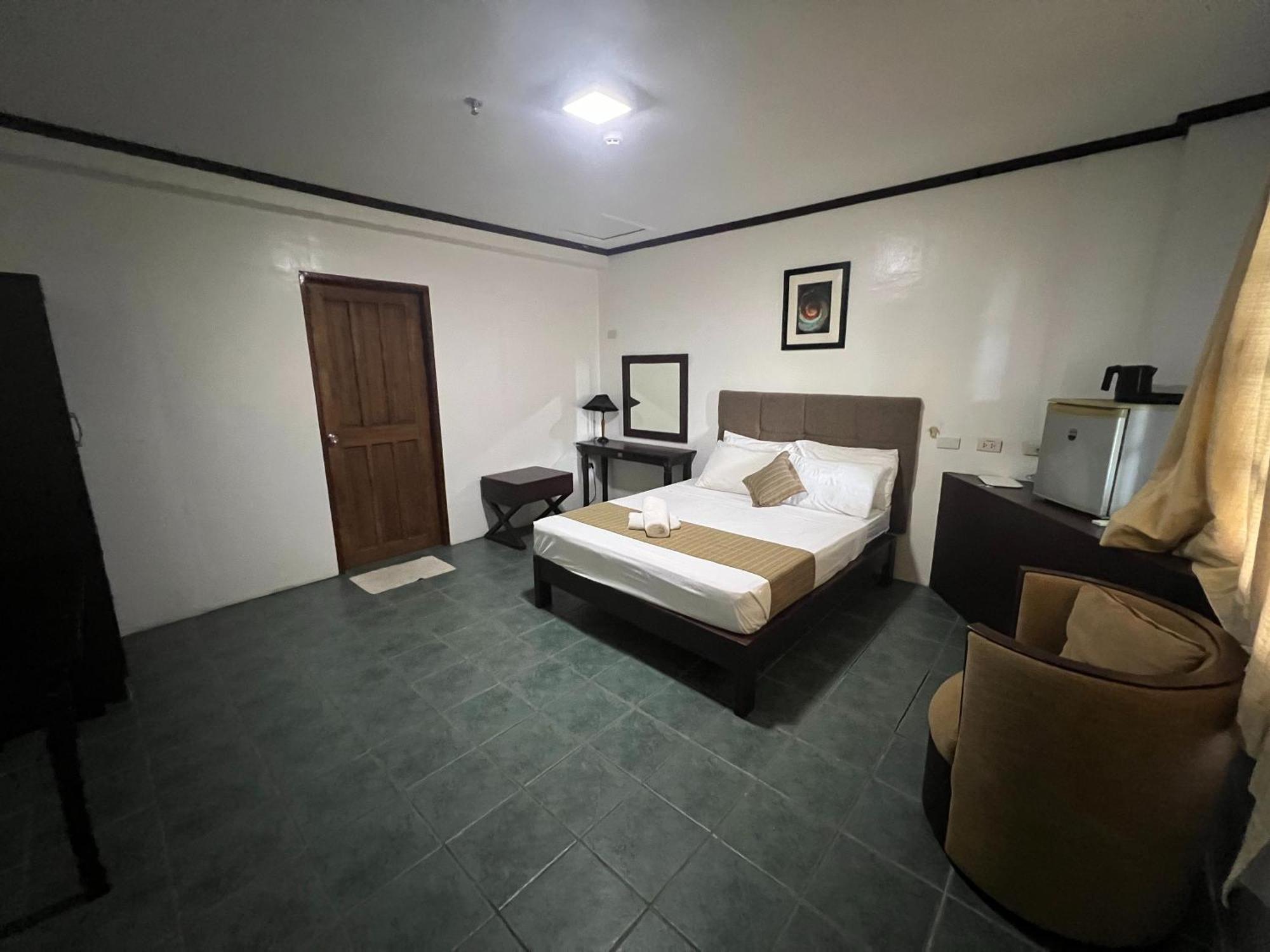 Subiza Beach Resort Olongapo Exterior foto